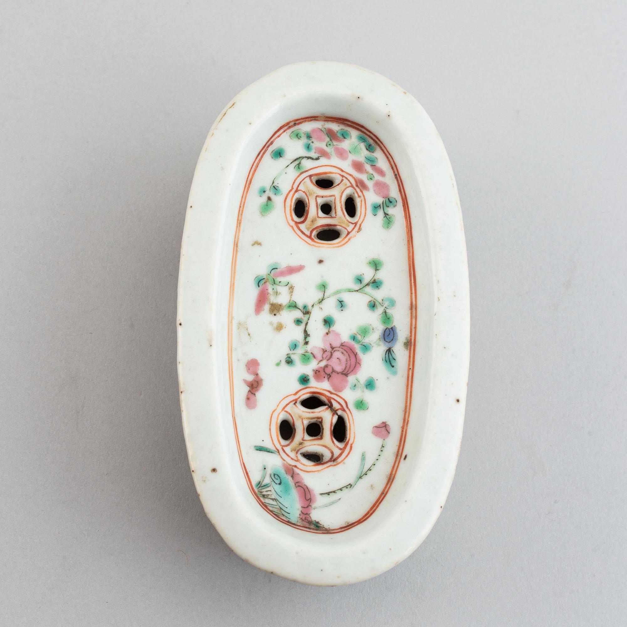 Porslinsföremål, 7 delar, porslin. Qingdynastin, 1700-1800-tal.