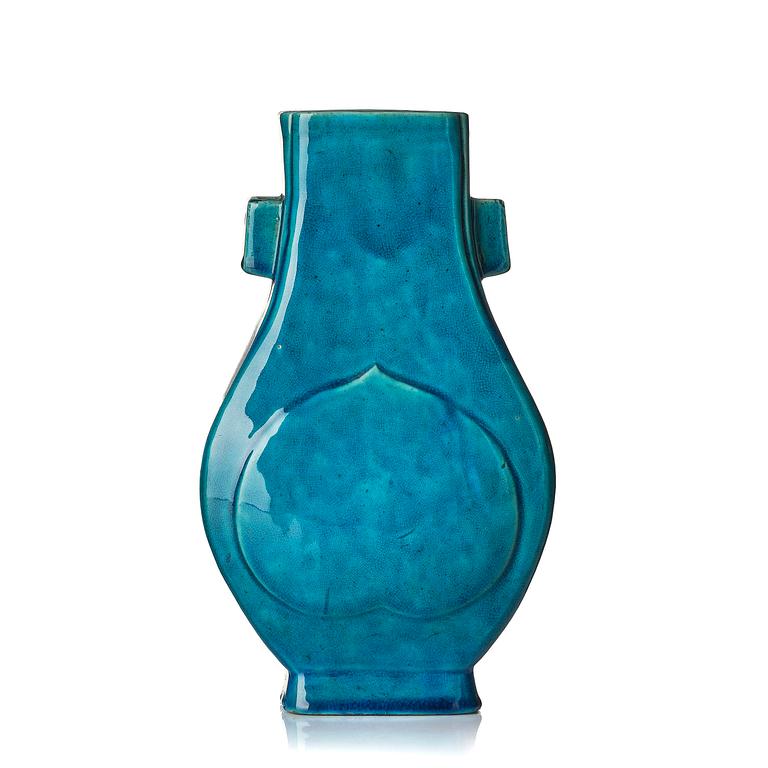A turquoise glazed vase, Qing dynasty, Kangxi (1662-1722).