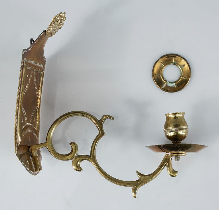 VÄGGLAMPETTER, ett par, mässing, omkring sekelskiftet 1900.