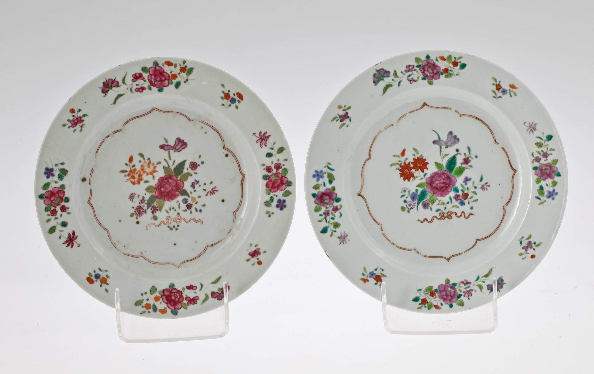 TALLRIKAR, ett par, porslin, Qianlong, Kina 1700-tal.