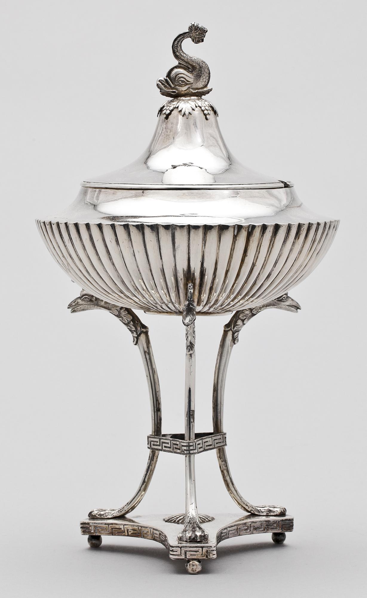 SOCKERSKÅL MED LOCK, silver, empire, Petter Adolf Sjöberg Stockholm 1815. Totalvikt 655 g.