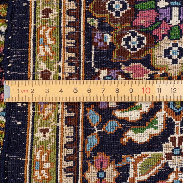 Matta, Ghom, part silk, ca. 195 x 127 cm.