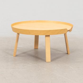 Thomas Bentzen, "Around coffee table" sofa table for Muuto, 21st century.