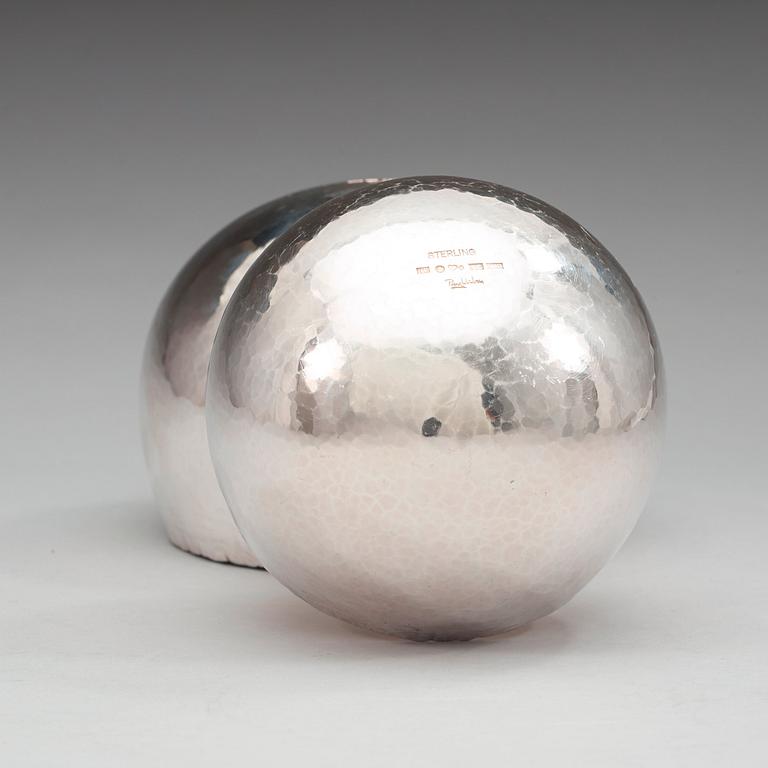 Two Rey Urban semispherical sterling bowls, Stockholm 1977.