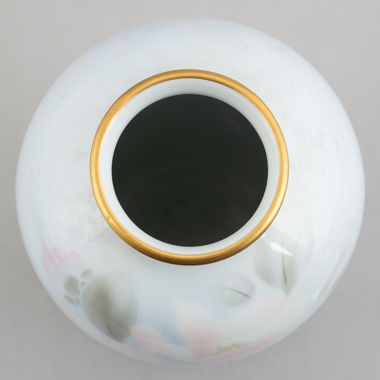 Three porcelain vases, Fukagawa porcelain Manufacturing Company, Japan, second half of the 20th century.