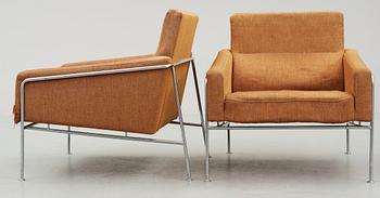 FÅTÖLJER, ett par, Arne Jacobsen, för Fritz Hansen, Danmark, 1900-tal.
