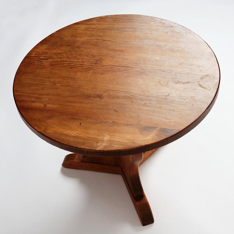 Nordiska Kompaniet, a stained pine circular top 'Lovö' table, ca 1941.