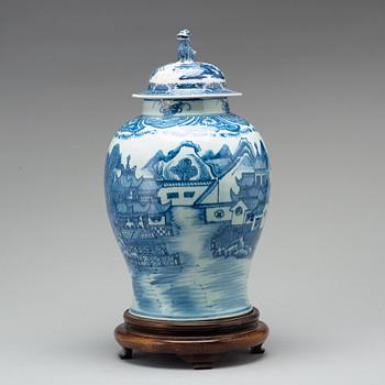 A blue and white jar with cover, Qing dynasty, Qianlong (1736-95).