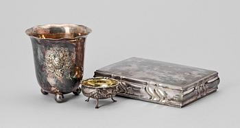 BÄGARE, SKRIN samt SALTKAR, silver, bla GAB, Stockholm, 1945. Tot vikt ca 685g.