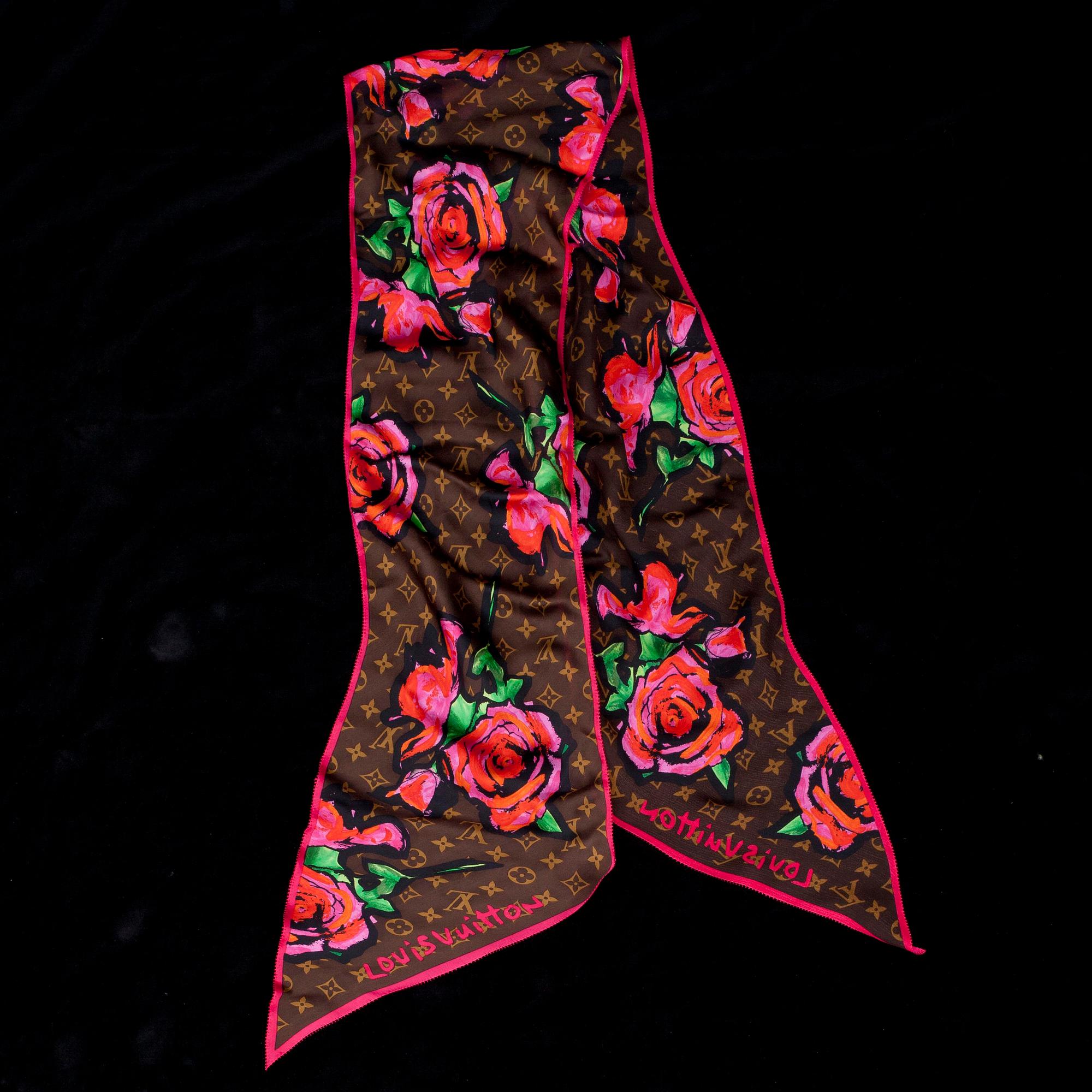 SCARF, Louis Vuitton.