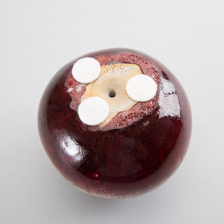 ULLA & GUSTAV KRAITZ, stoneware sculpture, apple, Fogdarp, Förslöv, Sweden.