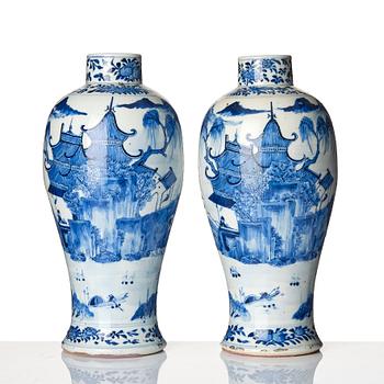 A pair of blue and white vases, Qing dynasty, 19th century.