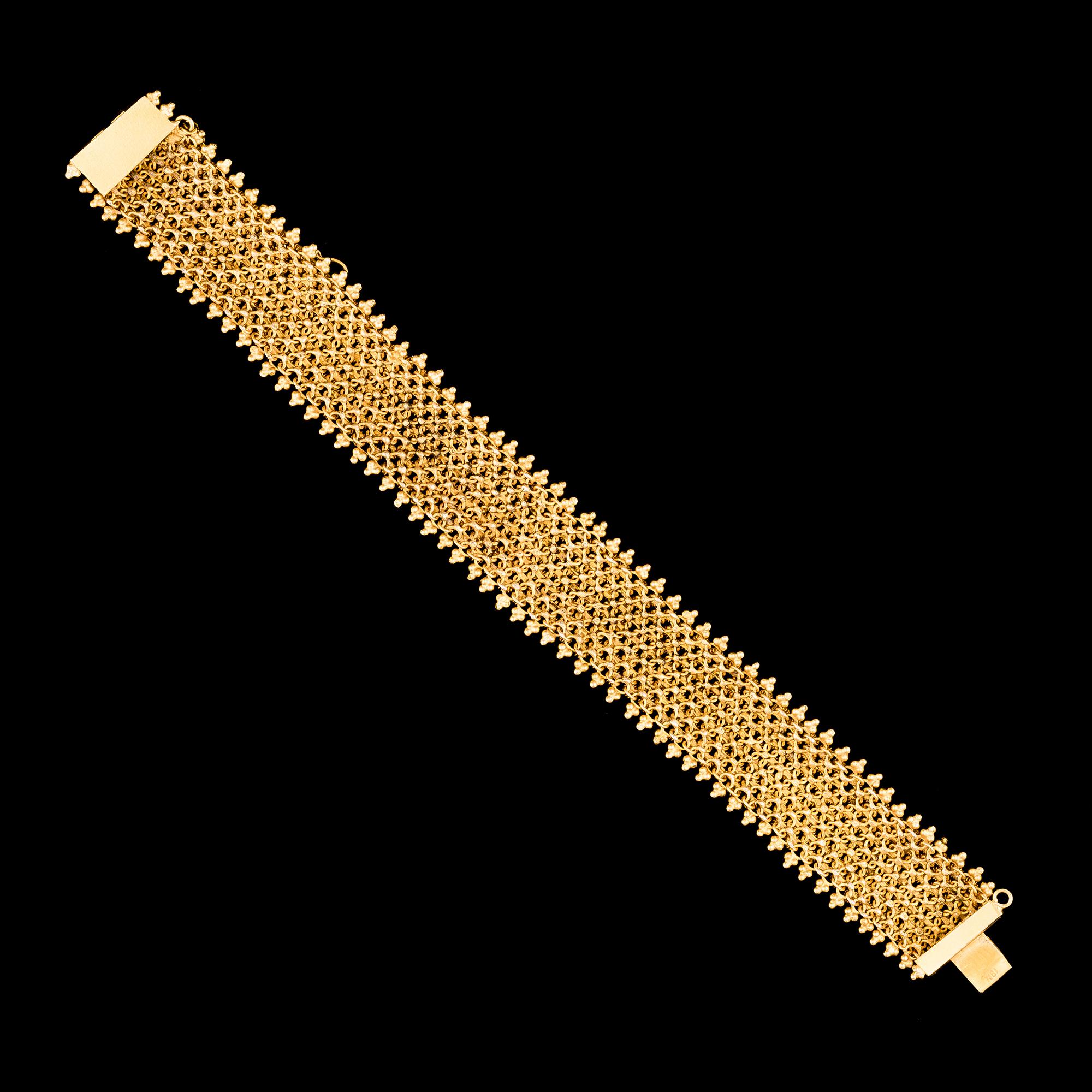A NECKLACE, A BRACELET and A PAIR OF EARRINGS, 18K gold.
