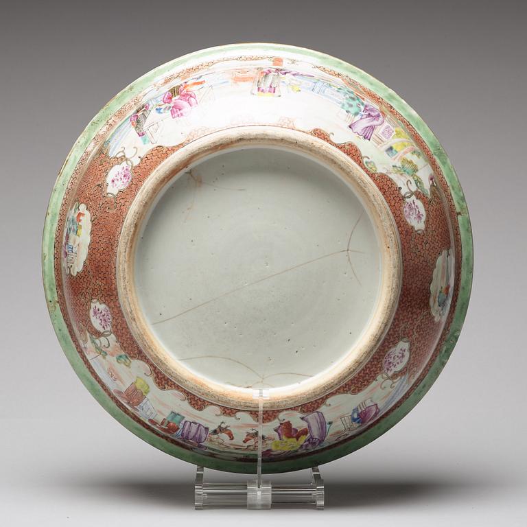 A large famille rose bowl, Qing dynasty, Qianlong (1736-95).