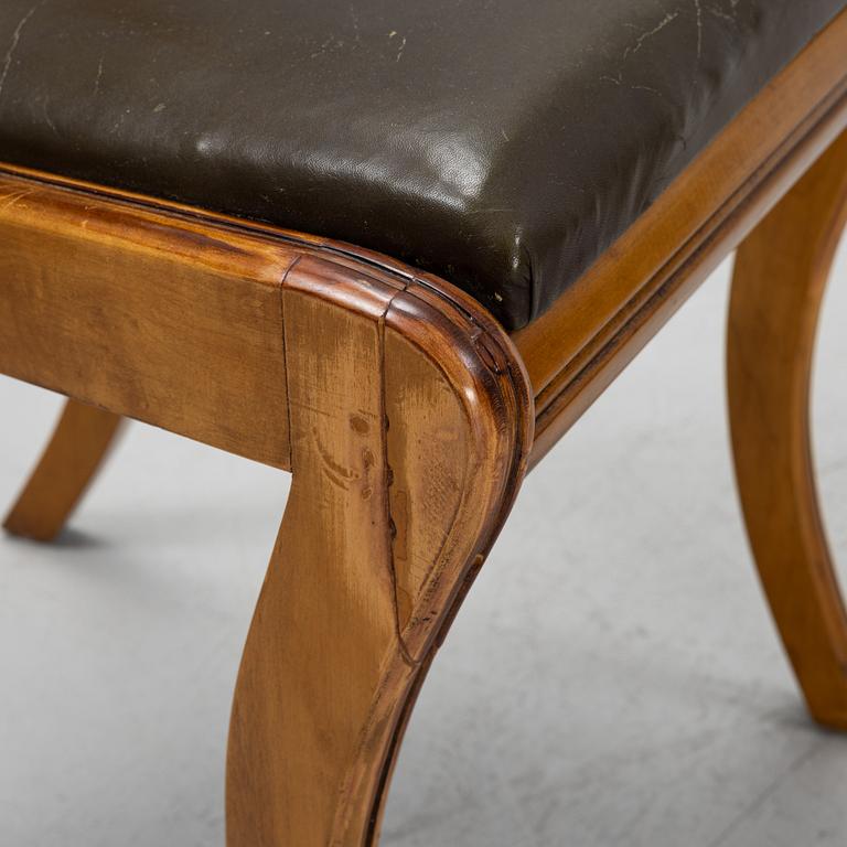 A set of six English mahogany chairs, 20th Century.