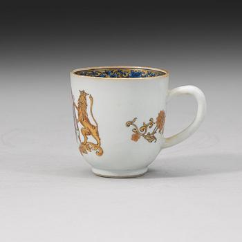 KOPP, vapenporslin. Qingdynastin, Qianlong (1736-95).