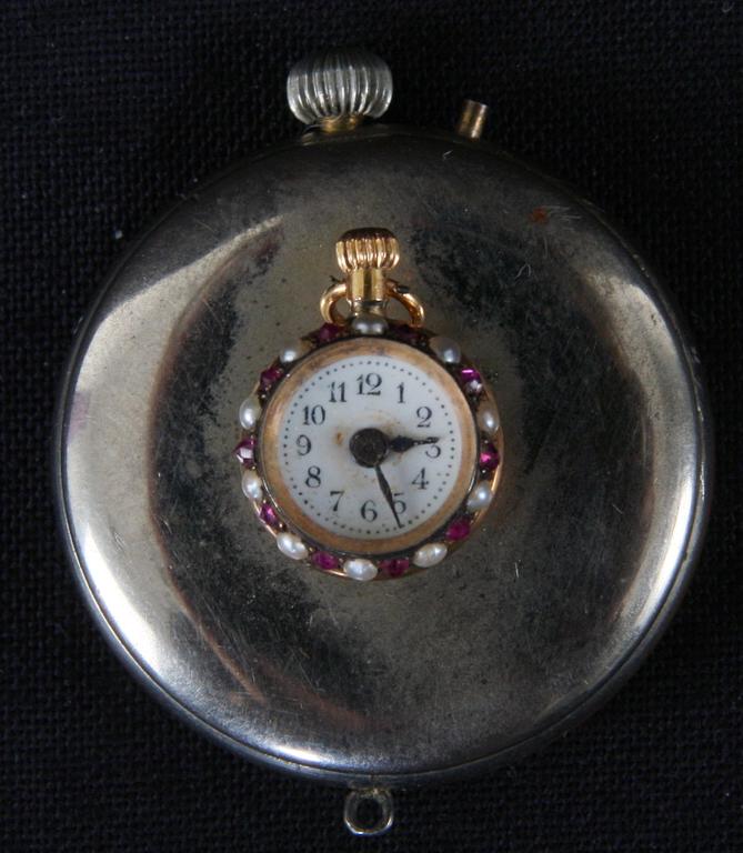 KLOCKA, sk. knapphålsklocka i orginal etui, Albert Barker Ltd, London.