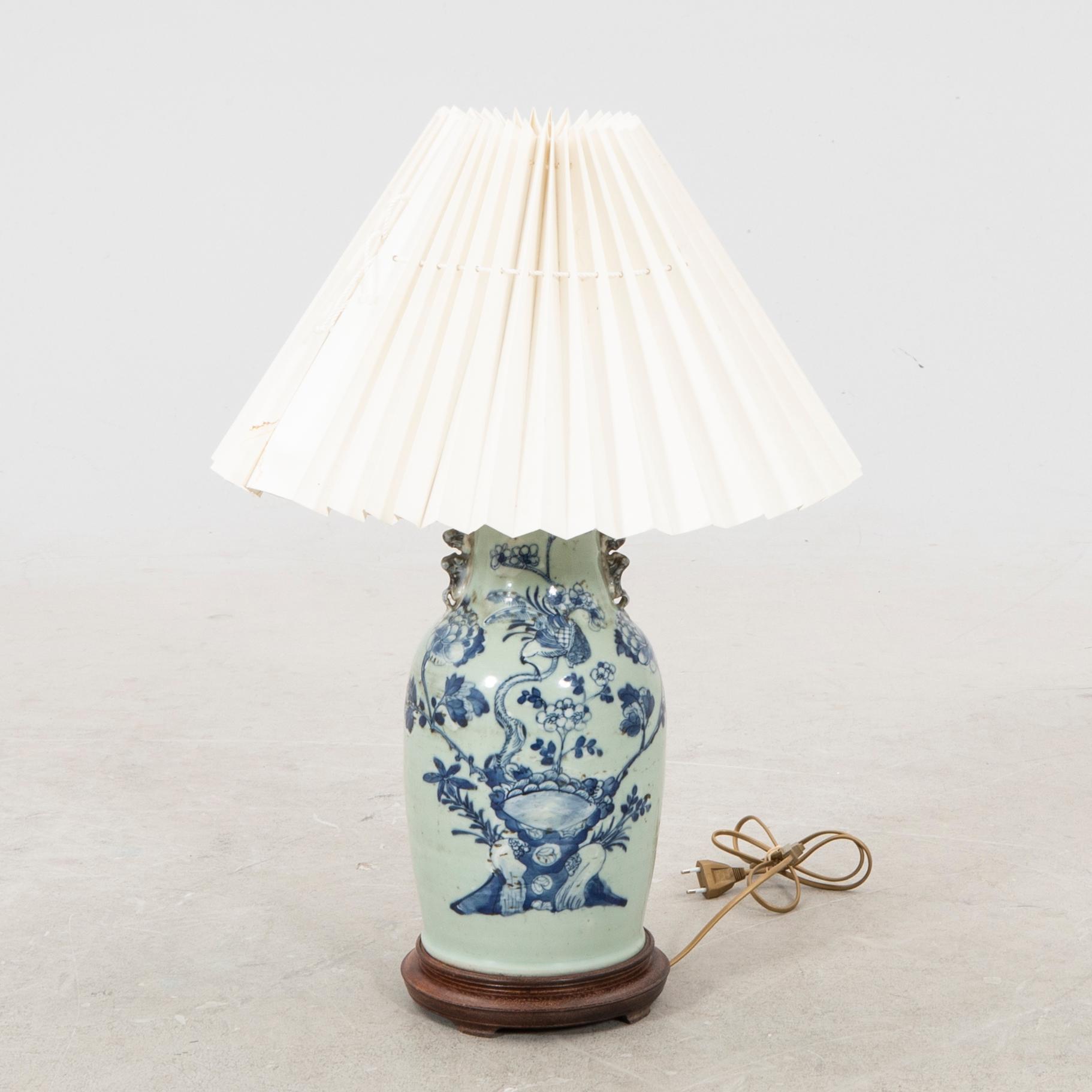 Bordslampa Kina 1900-tal porslin.