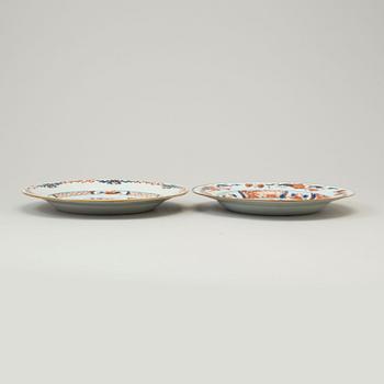 Two imari export porcelain plates, Qing dynasty, 18th century.