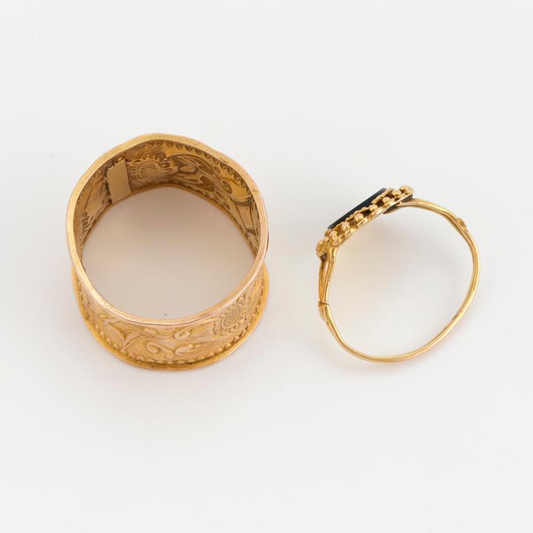 Two 18K gold rings.