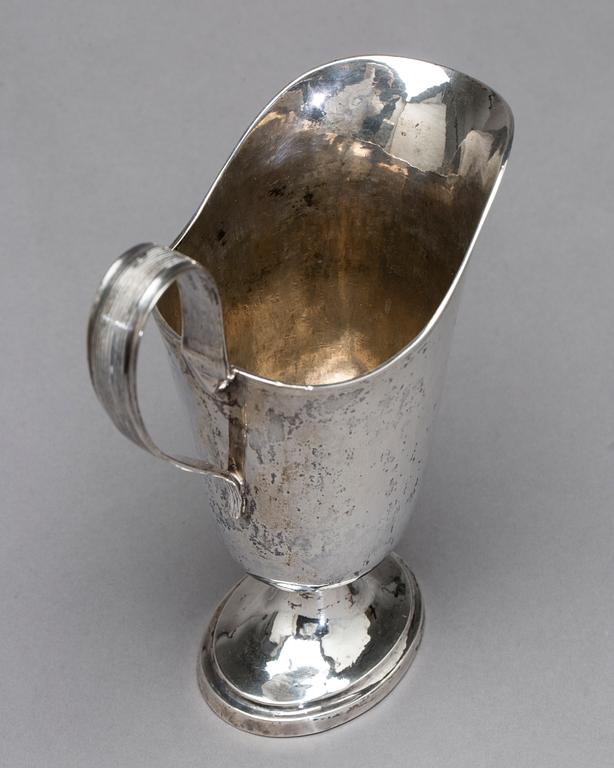 A Swedish early 19th century silver hand-jug and dish, mark of Pehr Zethelius, Stockholm 1809.