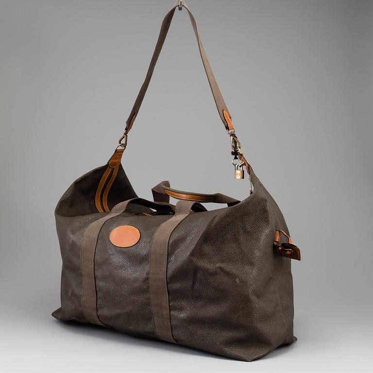 MULBERRY, a 'Large Clipper' weekendbag.