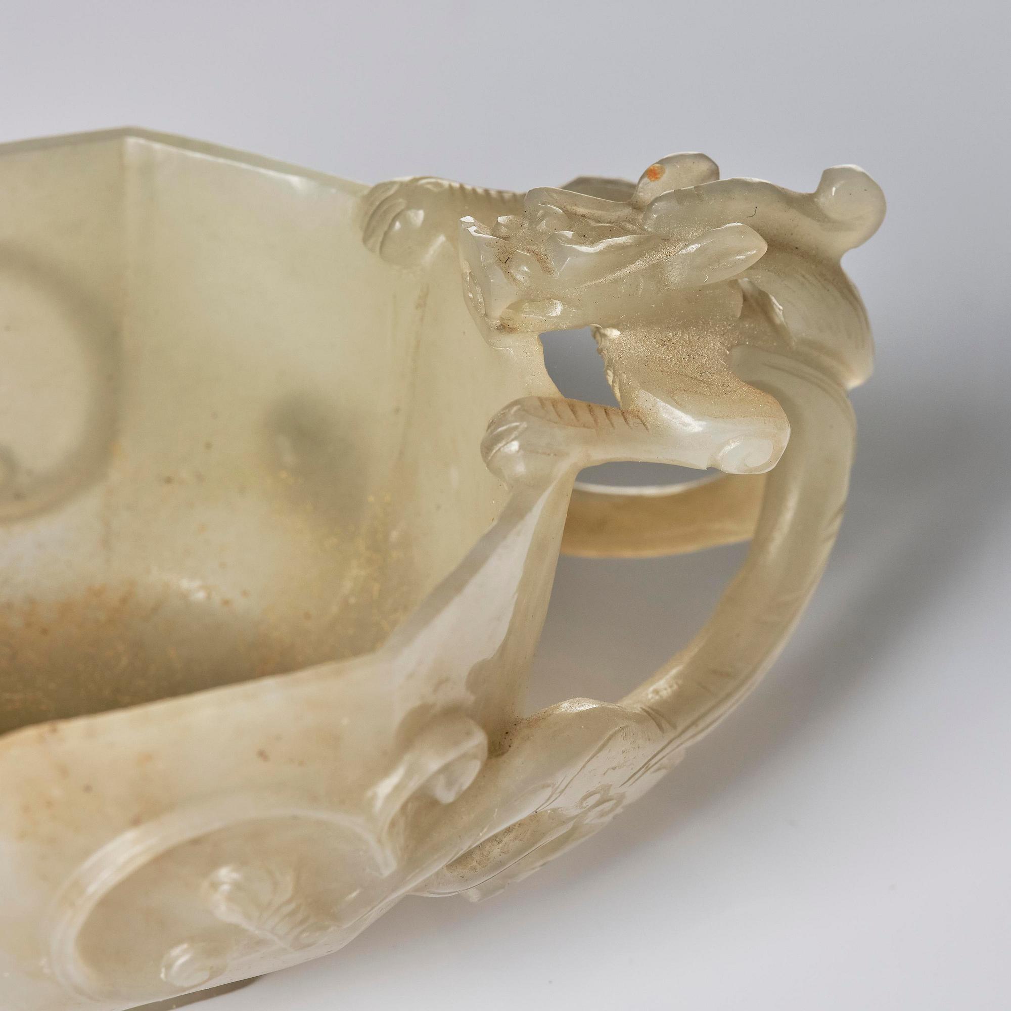 A carved nephrite cup with 'chilong' handles, late Qing dynasty/early 20th century.