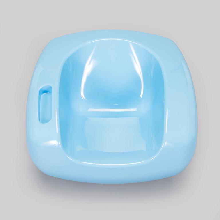 Eero Aarnio, "Soap-tuoli" Artekno, signeerattu Eero Aarnio, 2010.