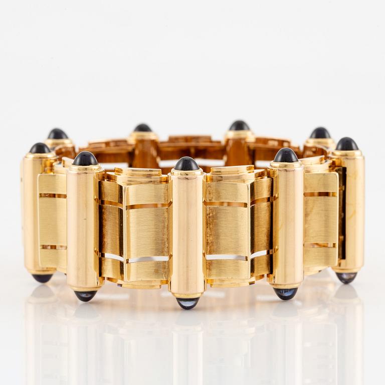 An 18K gold Retro bracelet.