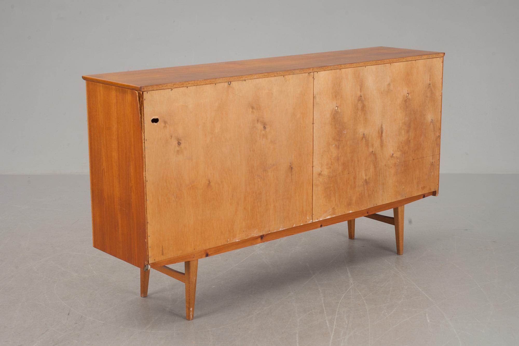 SIDEBOARD, 1900-talets mitt.