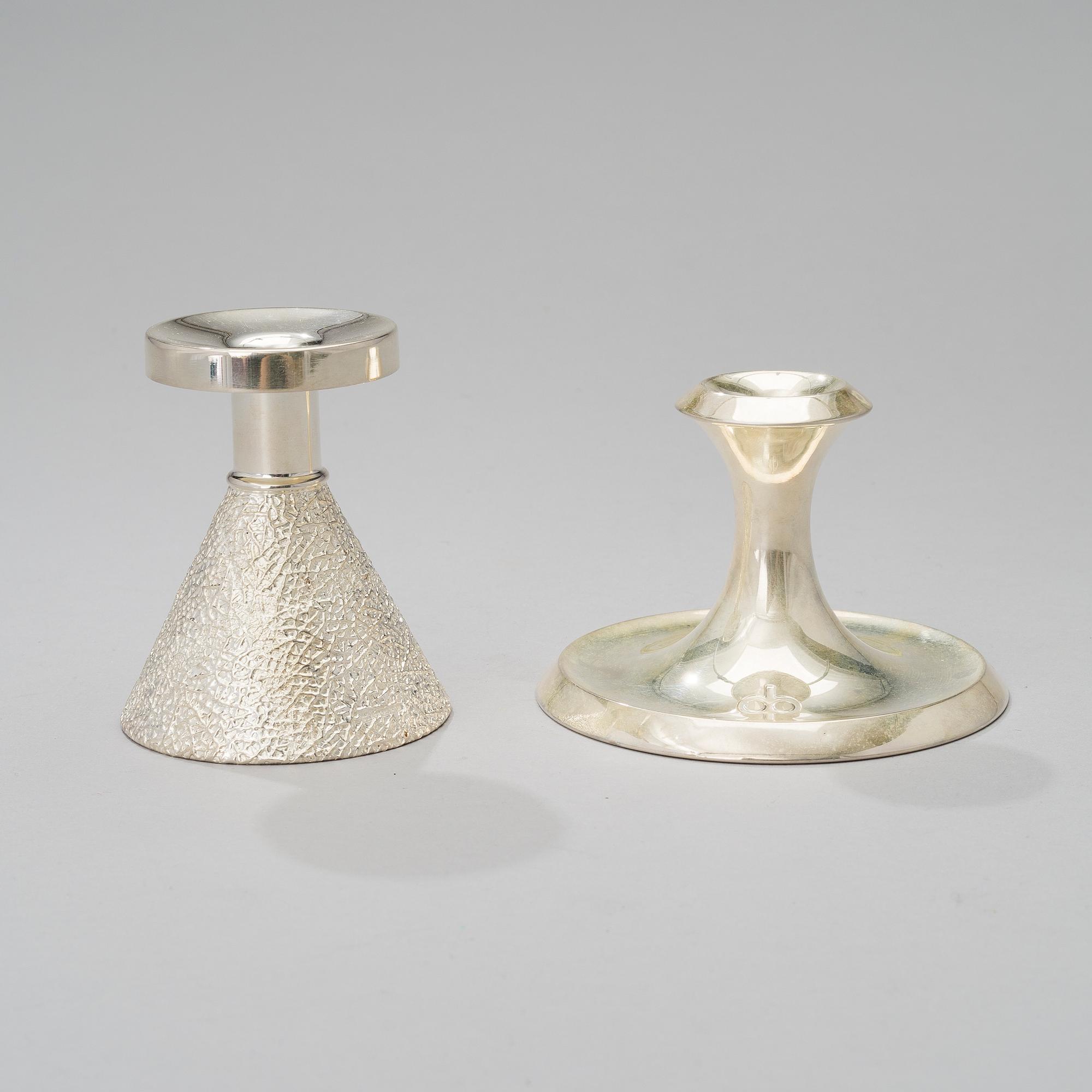 KYNTTILÄNJALKOJA, 2 kpl, hopeaa 830. Auran Kultaseppä, Turku 1970-luku.