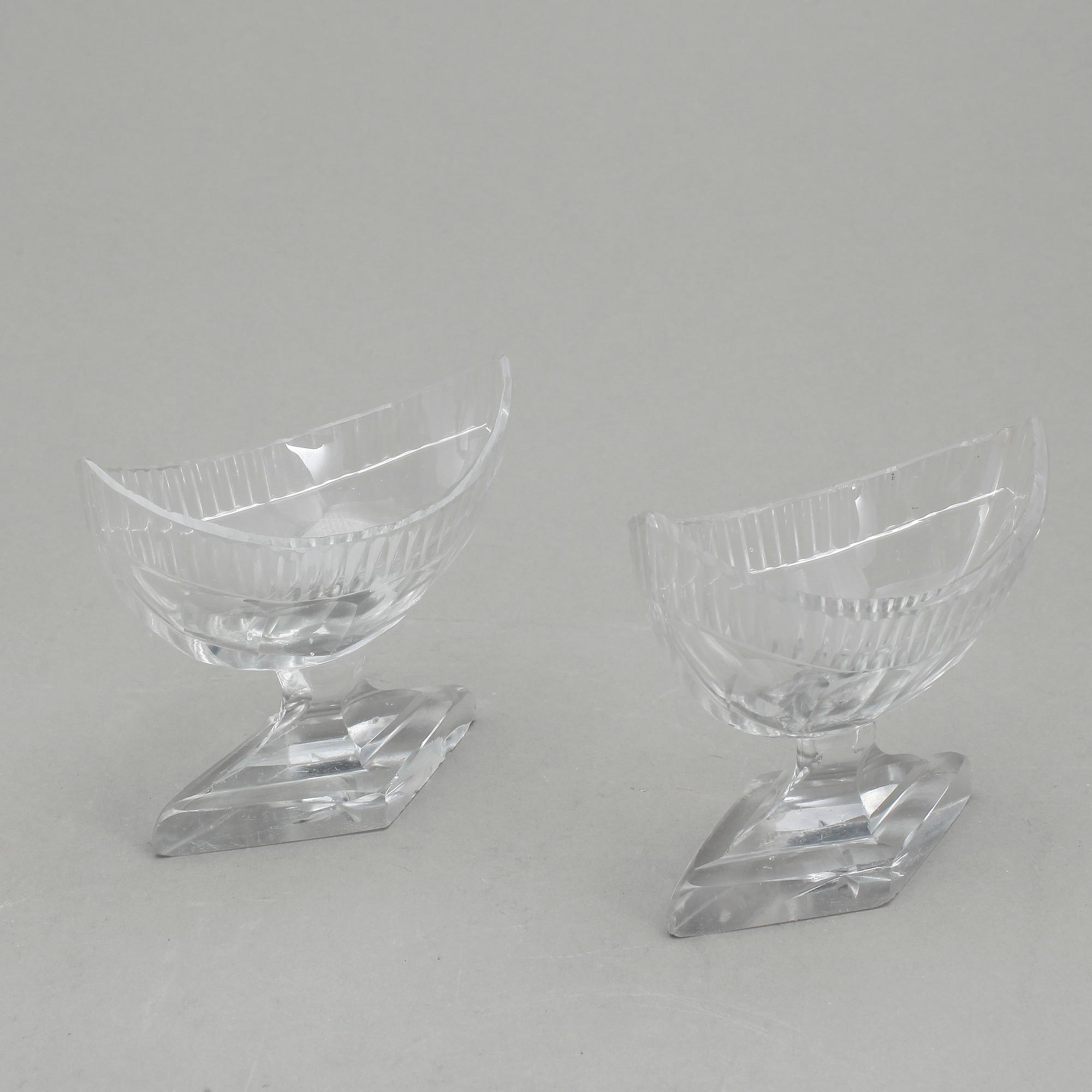 SALTKAR, ett par, glas, empire, 1800-talets första hälft.