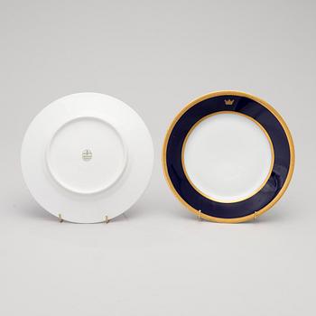 A set of twelve porcelain dishes, Hutschenreuther Hohenberg Bavaria, 1814-1914.