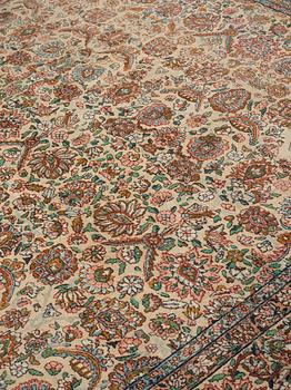 A carpet, a semi-antique Kerman, ca 510,5-513 x 315-318,5 cm.