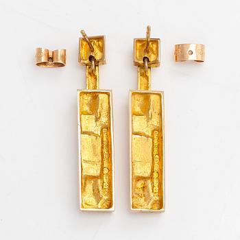 Björn Weckström, a pair of 14K gold 'Tundra'  earrings for Lapponia 1970.