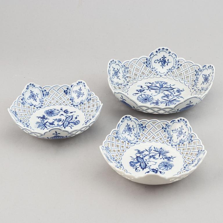Servisdelar, 15 st, porslin. "Lökmönstret", Meissen, Tyskland.
