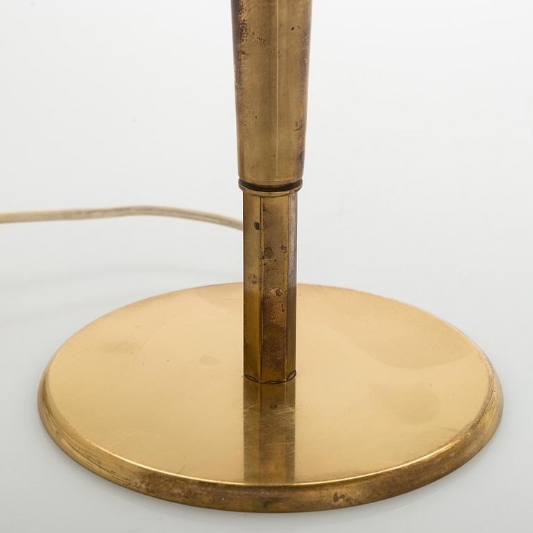 Paavo Tynell, A mid-20th century '5061' table lamp for Taito Finland.