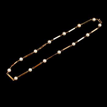 COLLIER, 18 k guld, med odlade pärlor.