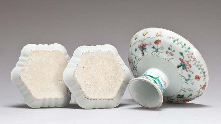 FAT, 2 st och TAZZA, porslin, Kina, 1800/1900-tal.