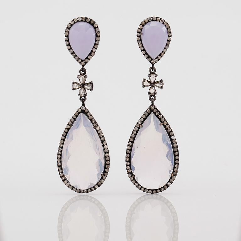 ÖRHÄNGEN, 1 par, silver, guld, diamanter totalt ca 1.00 ct och rosenkvarts.