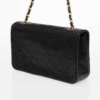 CHANEL, "Single Full Flap Bag", LAUKKU.