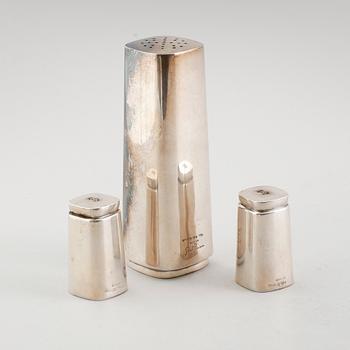 SOCKER-, SALT- OCH PEPPARSTRÖARE, silver, Gustaf Janson, CG Hallberg, Stockholm 1960. Vikt ca 165 gram.