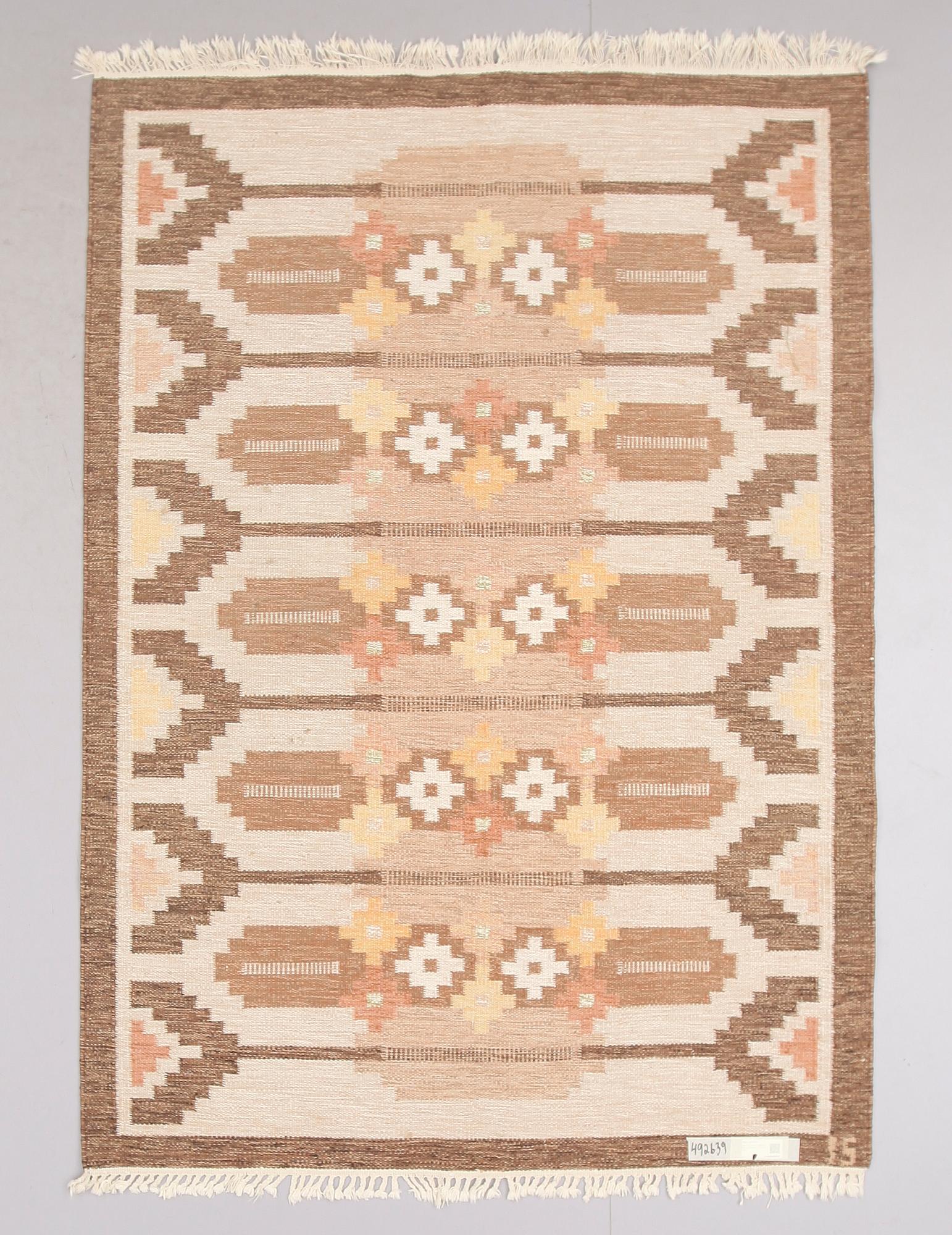 MATTA, rölakan, Ingegerd Silow, signerad IS. Ca 173 x 243 cm.