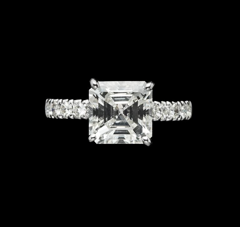 A square emerald cut diamond ring, 3.02 cts. Cert. IGI.