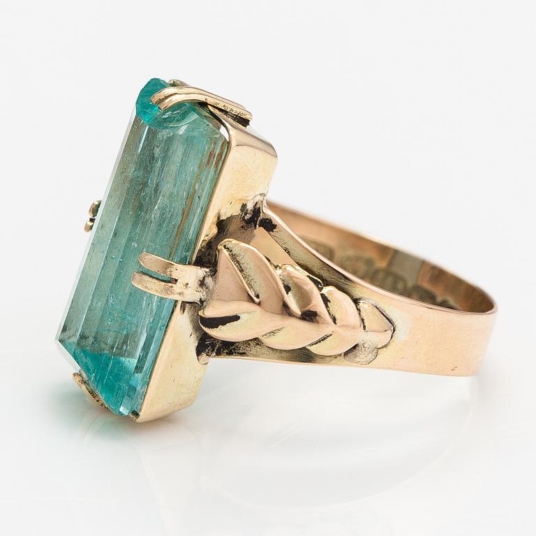 A 14K gold ring with an aquamarine. John Erik Lohm, Helsinki 1967 
