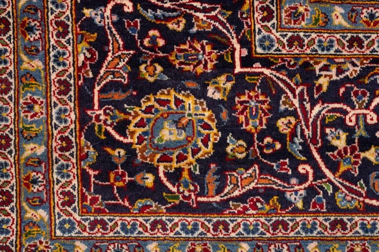 Carpet, oriental, approx. 385 x 292 cm.