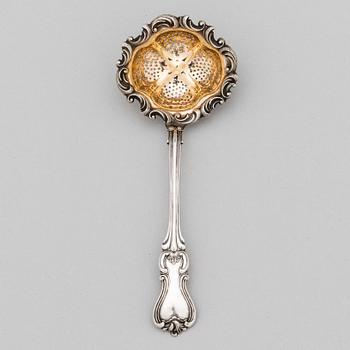 A silver tea strainer spoon/ sprinkle spoon, maker's mark Carl Magnus Ståhle, Saint Petersburg 1845.