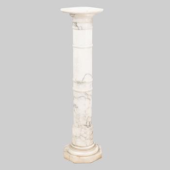A marble pedestal, early 20th Century.