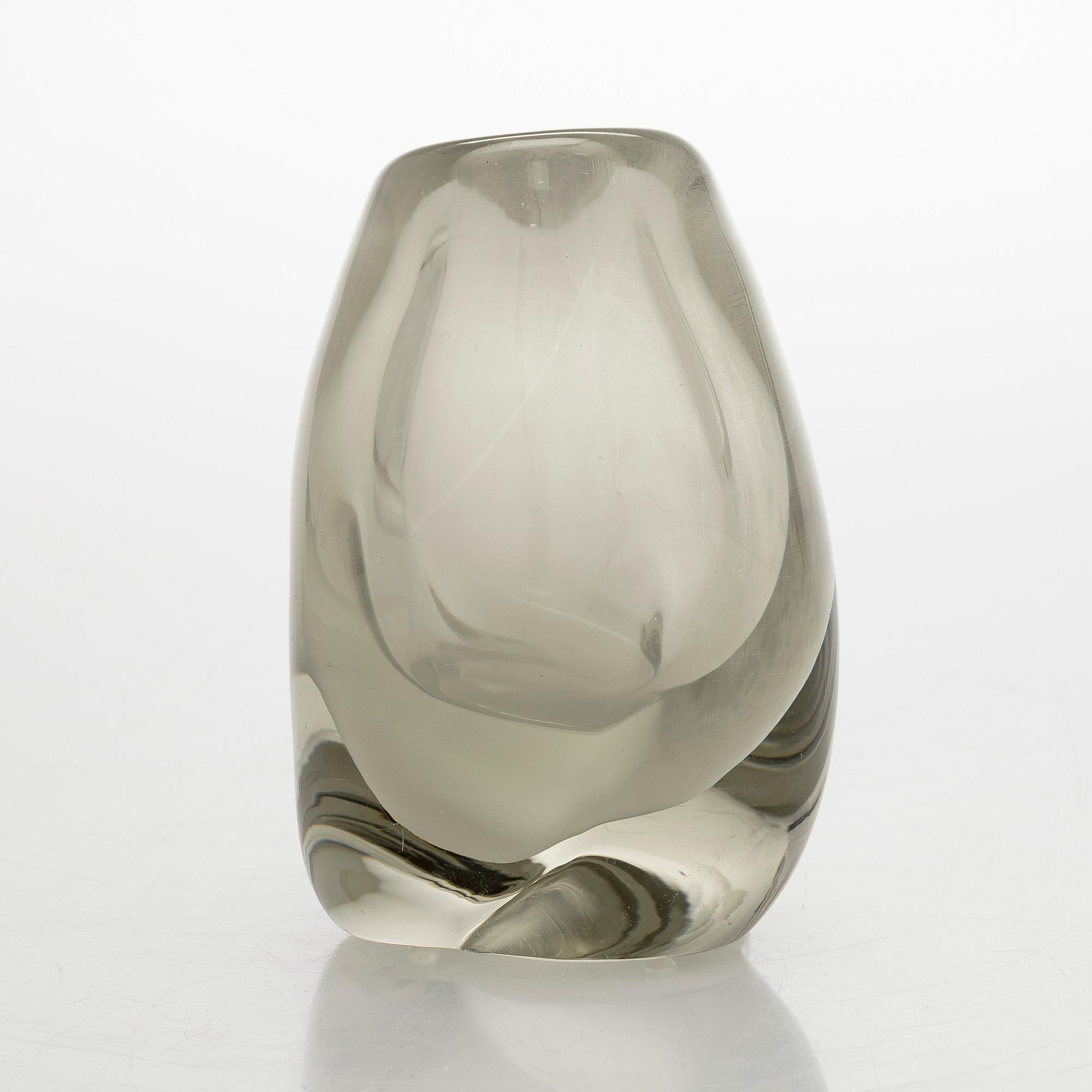 Gunnel Nyman, A glass vase, model 'GN 35', unsigned.