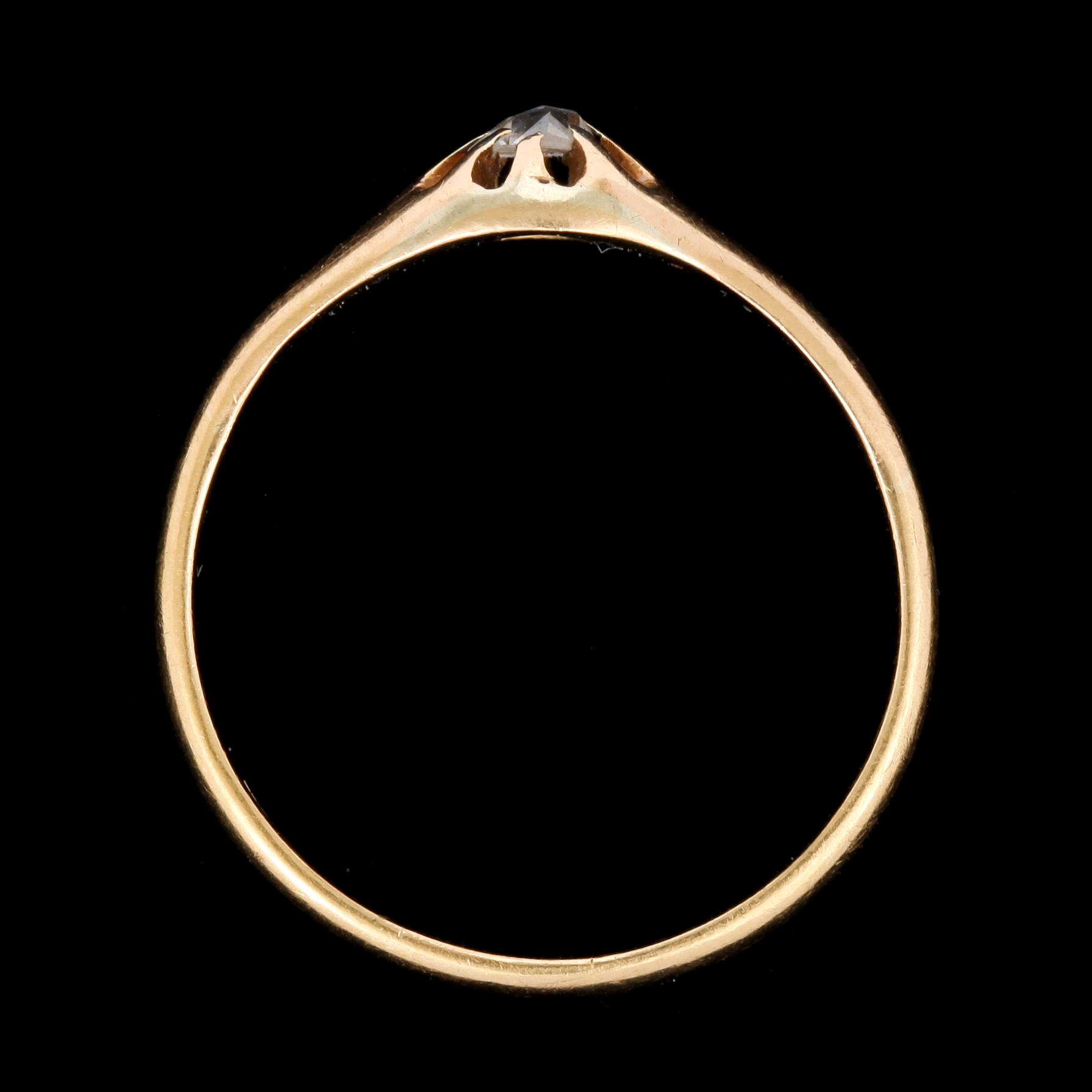 RING, 18k guld med rosenslipad diamant. Axel Bergman, Stockholm 1930. Vikt 2,5 g.